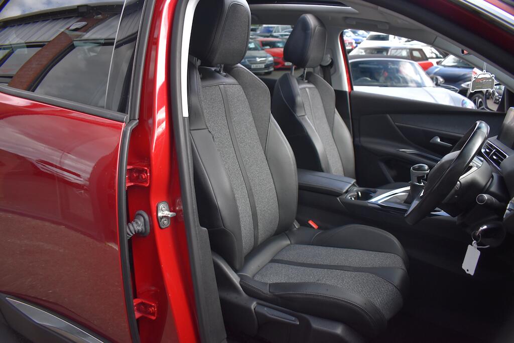 Peugeot 3008 view 9