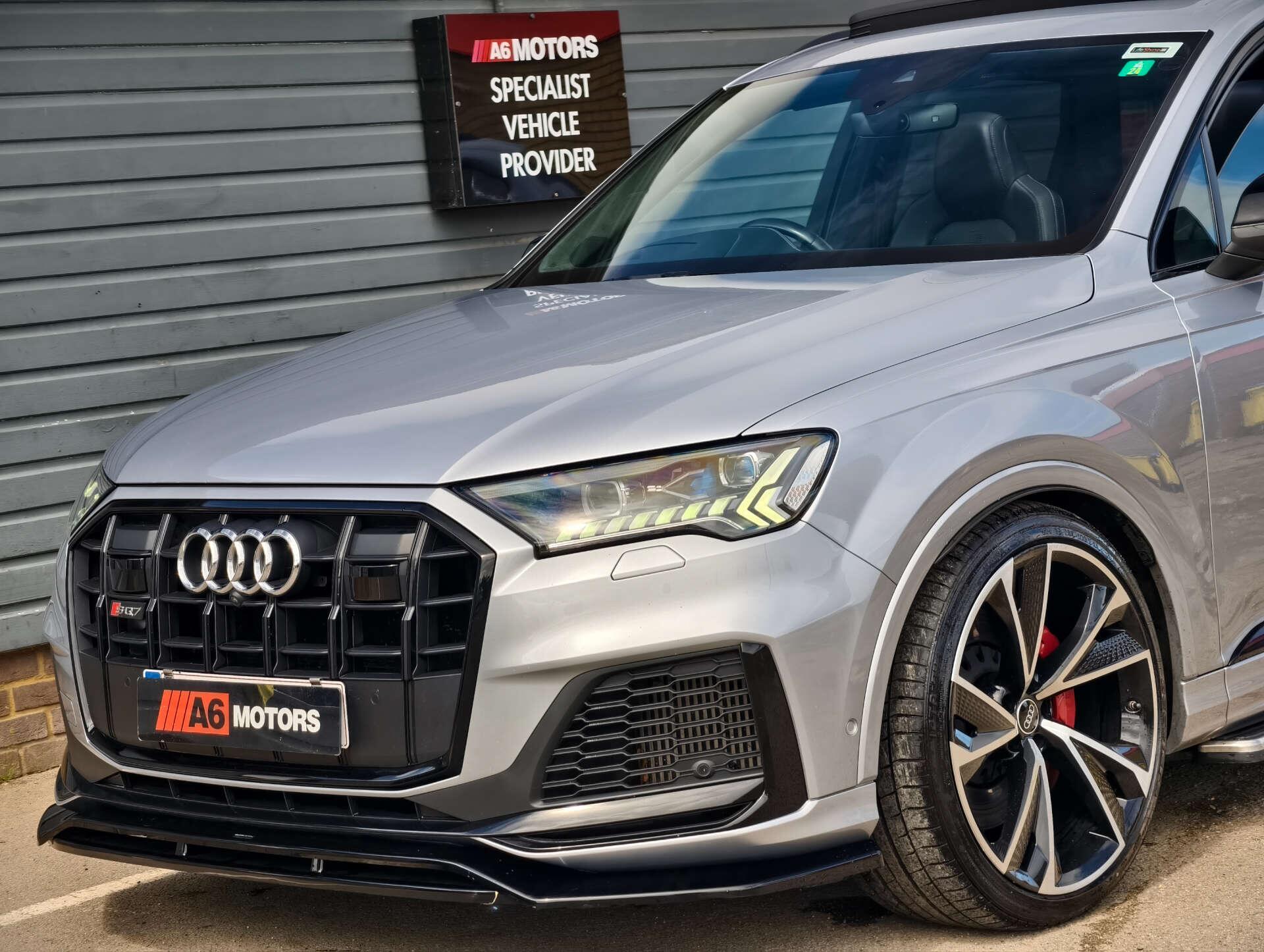 Audi SQ7 view 24