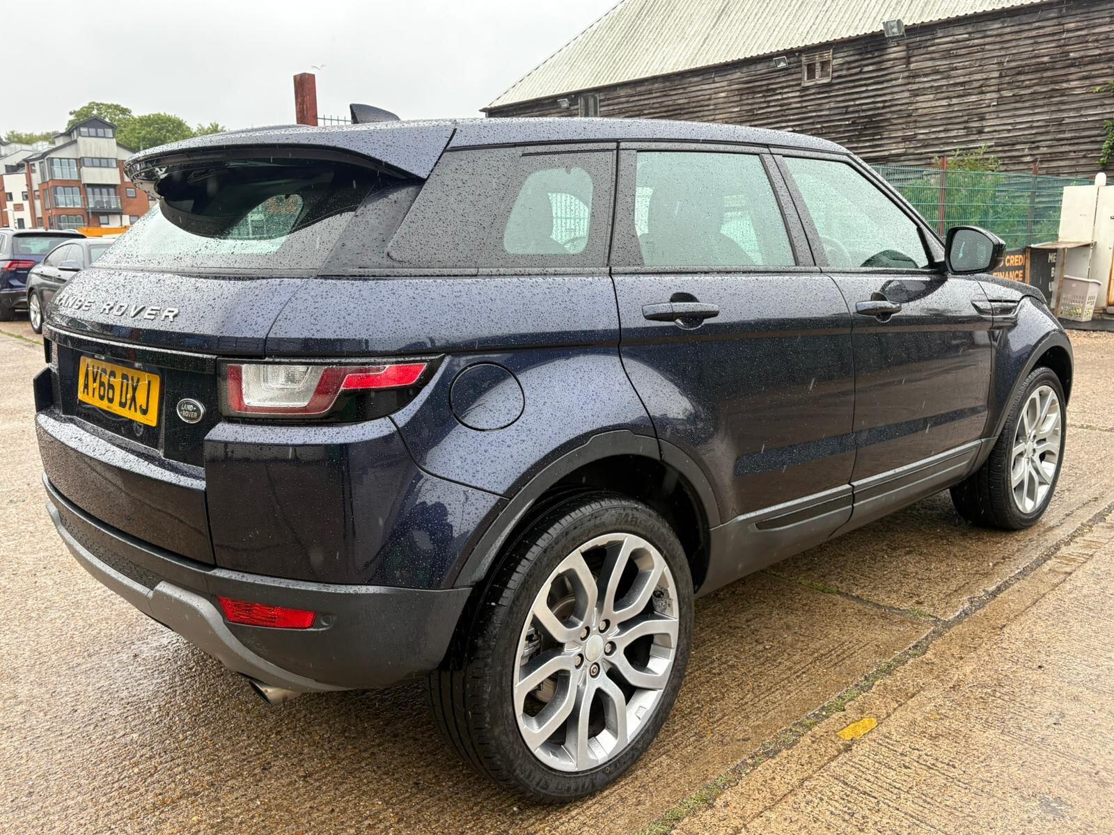 Land Rover Range Rover Evoque view 3