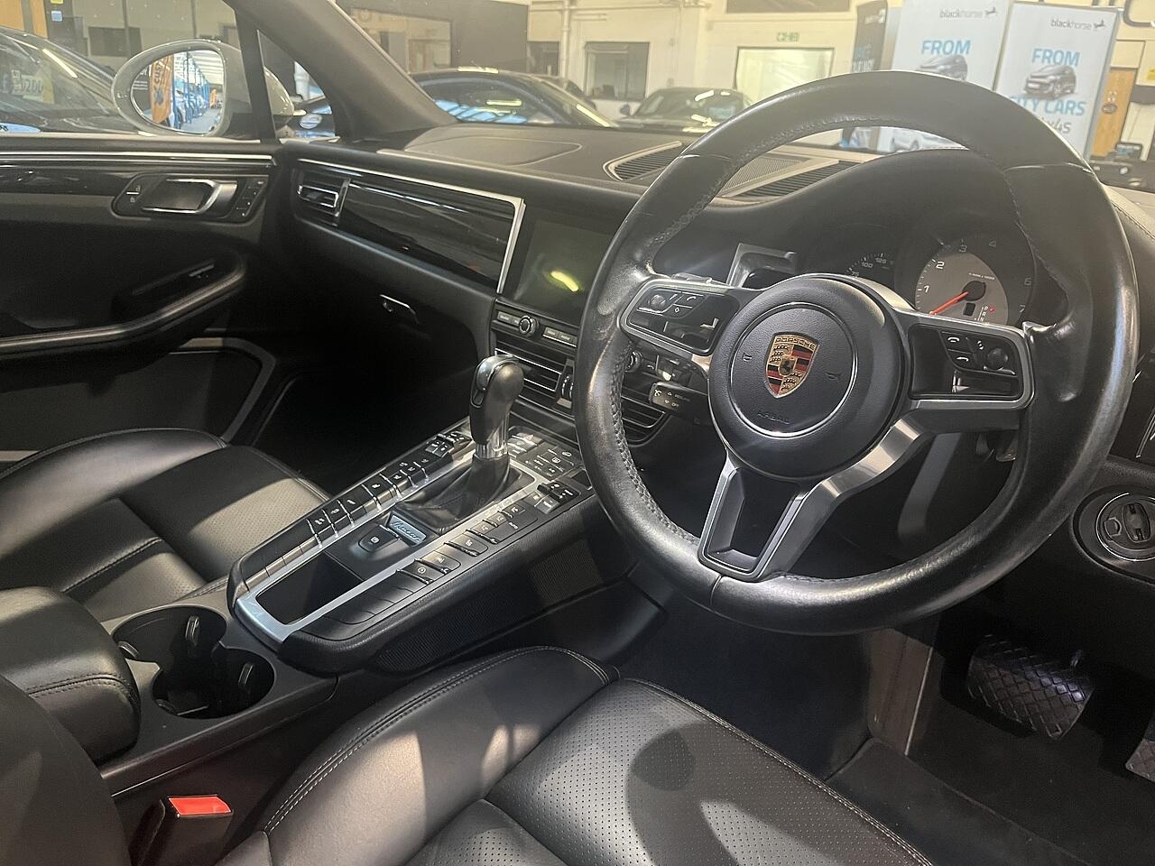 Porsche Macan view 5