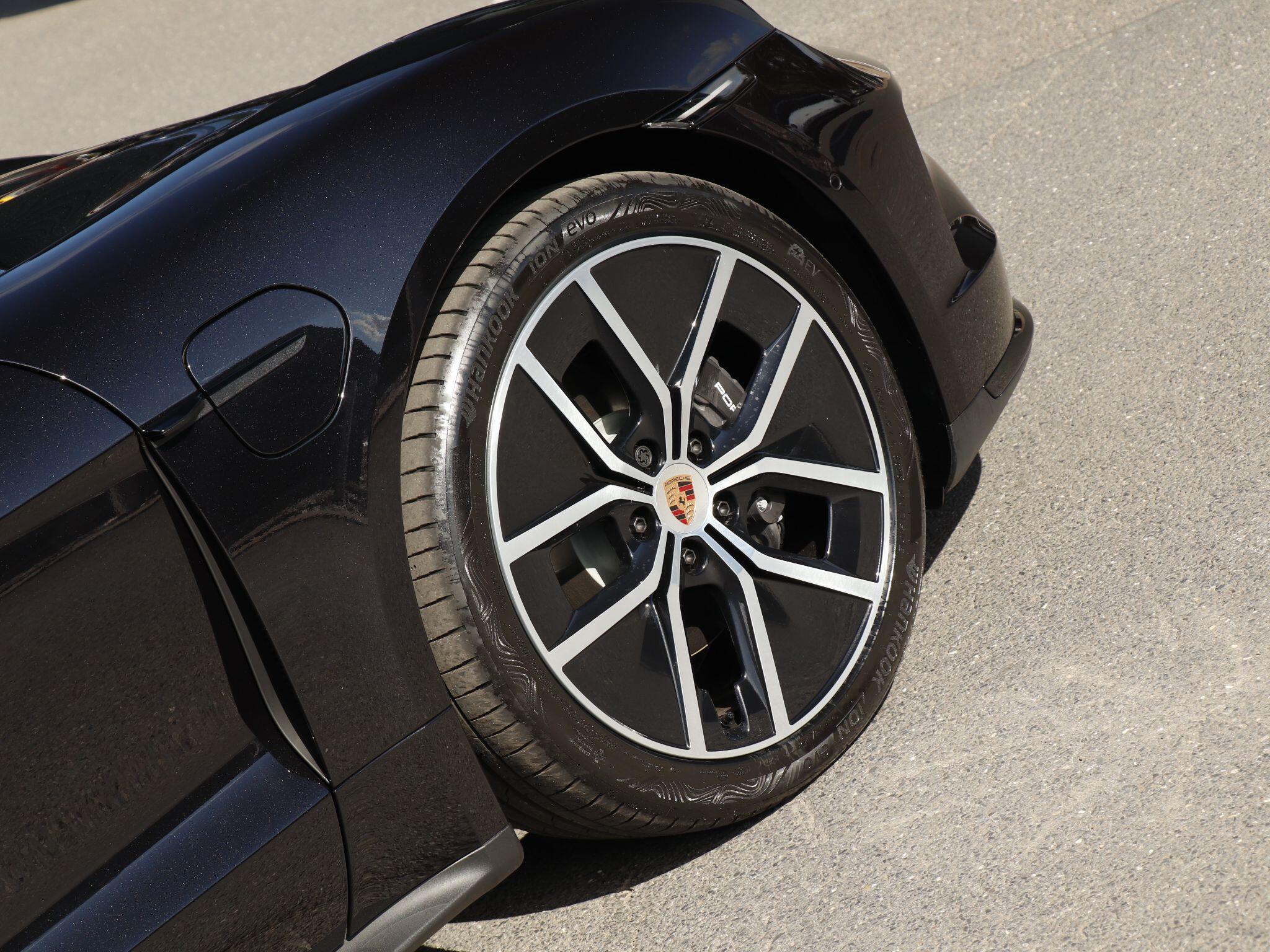 Porsche Taycan view 30