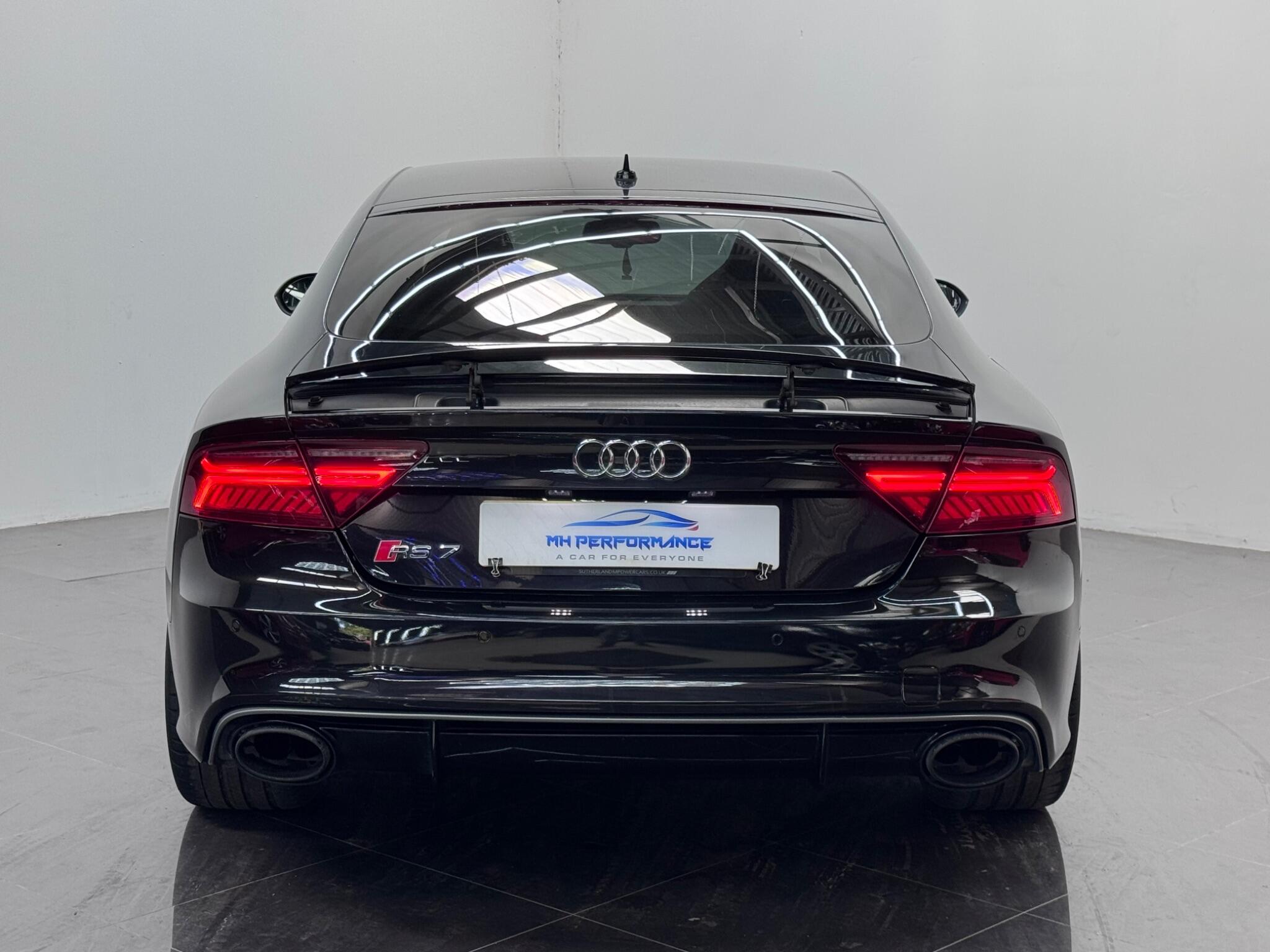 Audi RS7 view 4
