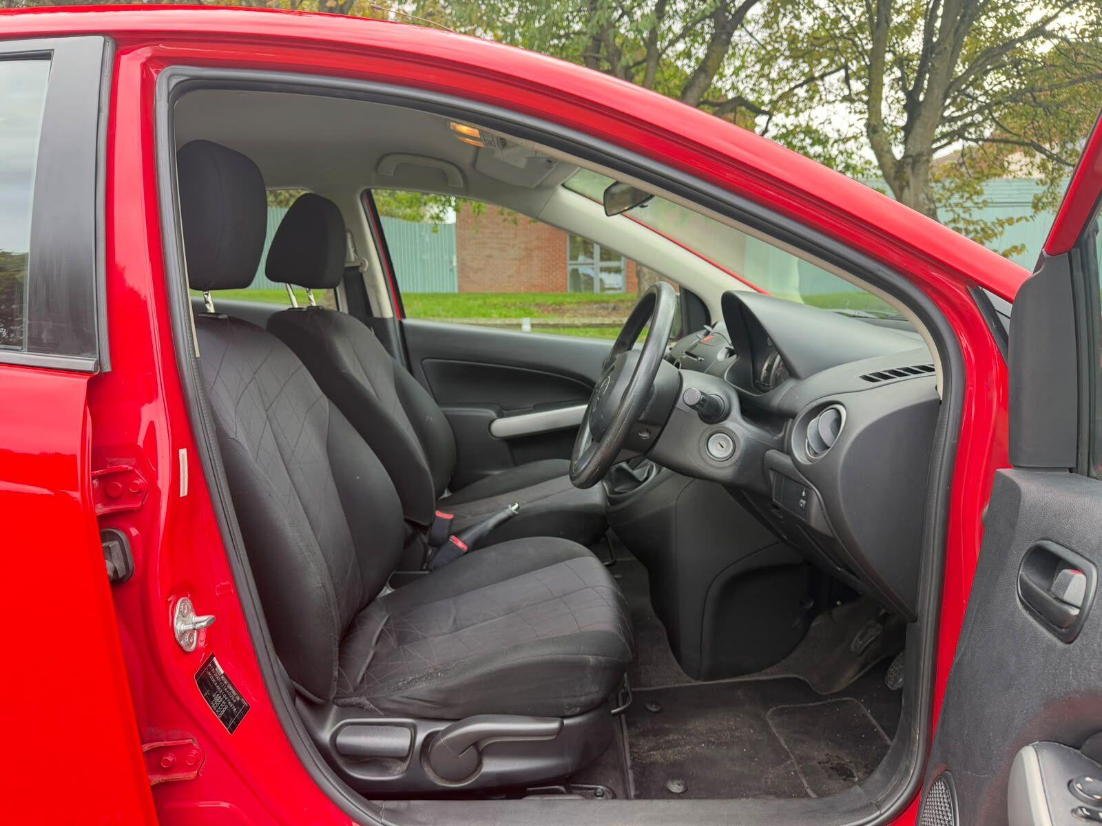 Mazda Mazda2 view 15