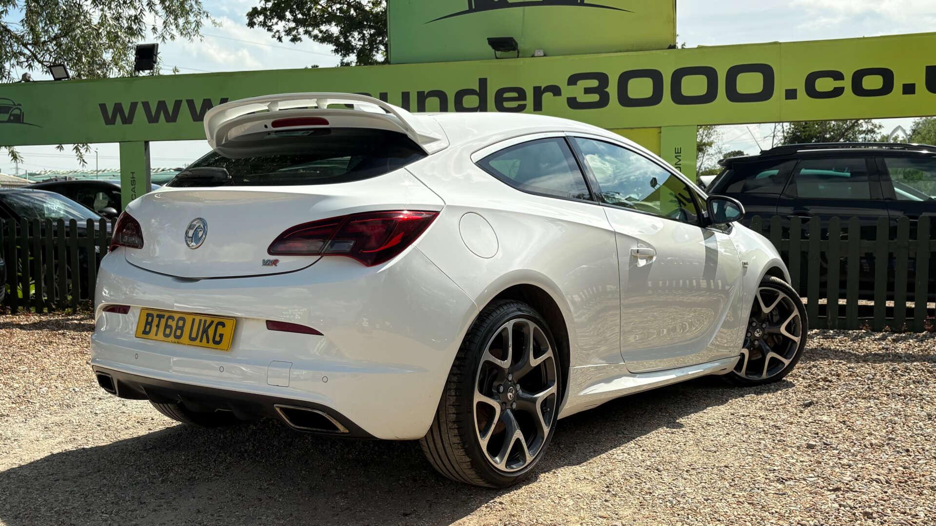 Vauxhall Astra GTC view 4