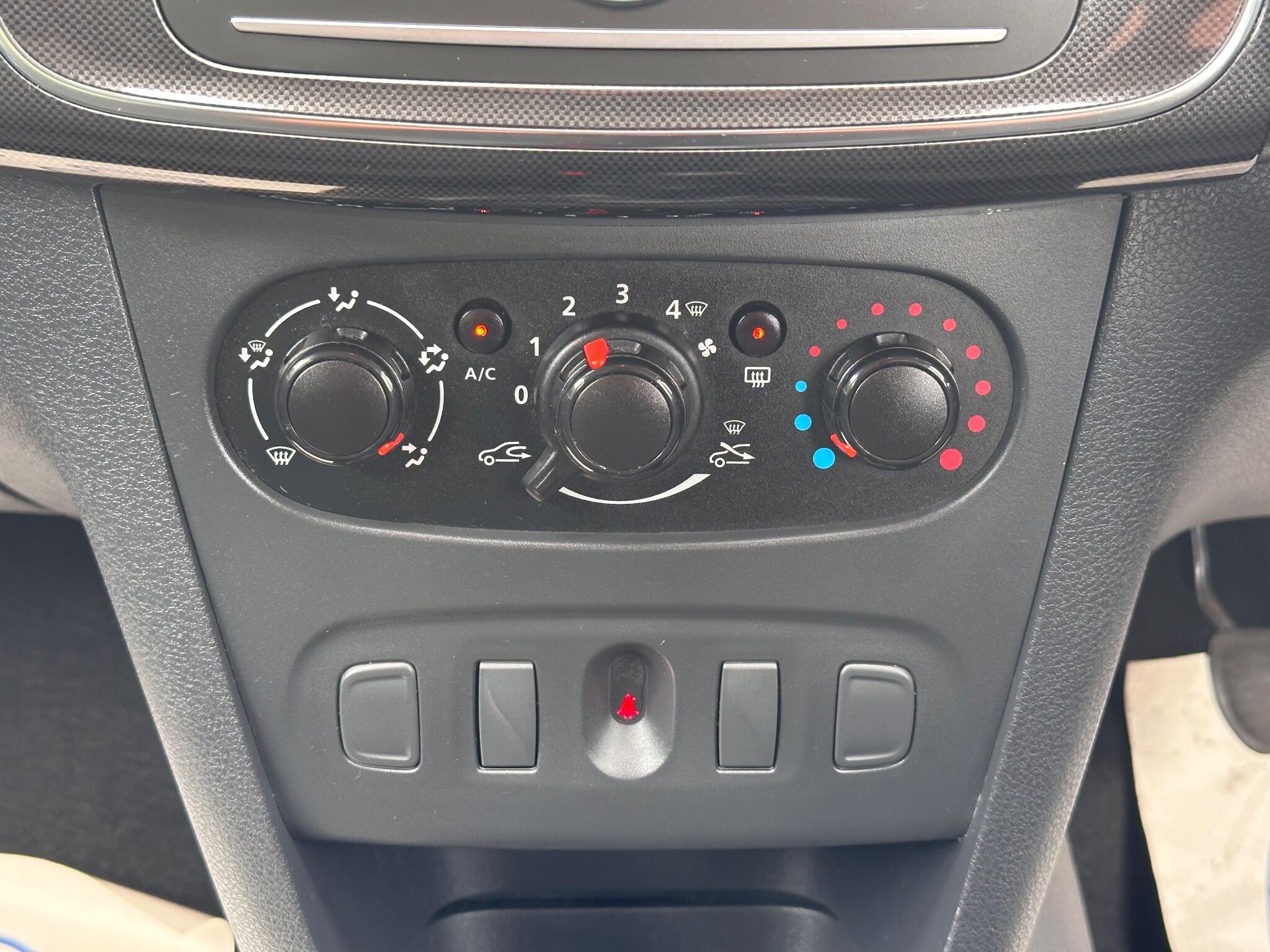 Dacia Sandero view 35