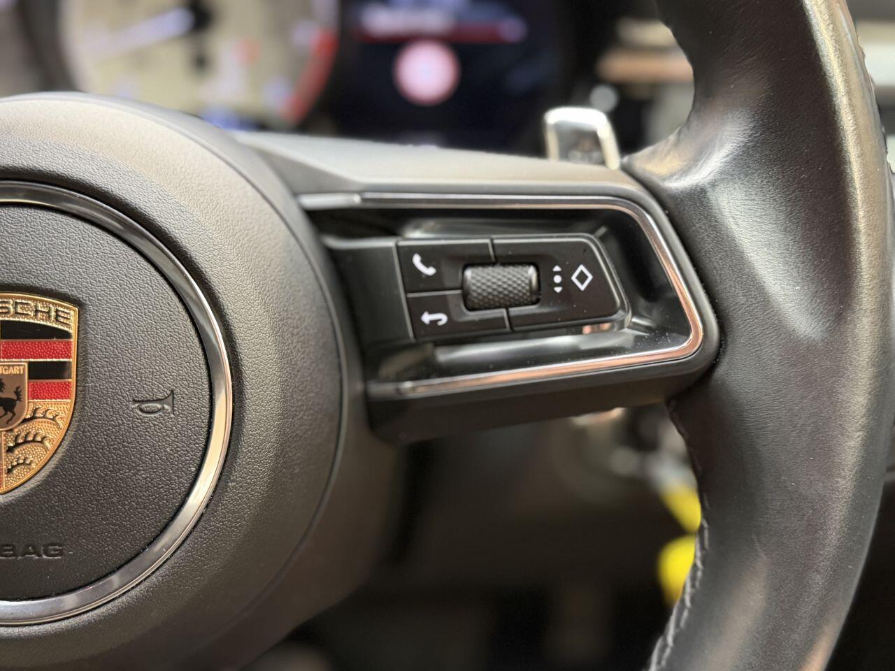 Porsche Macan view 29