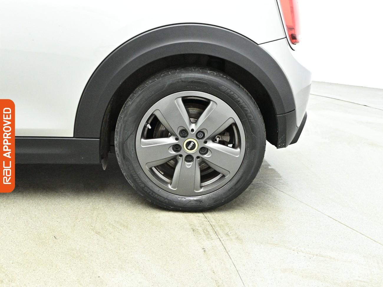 Mini Hatch view 27
