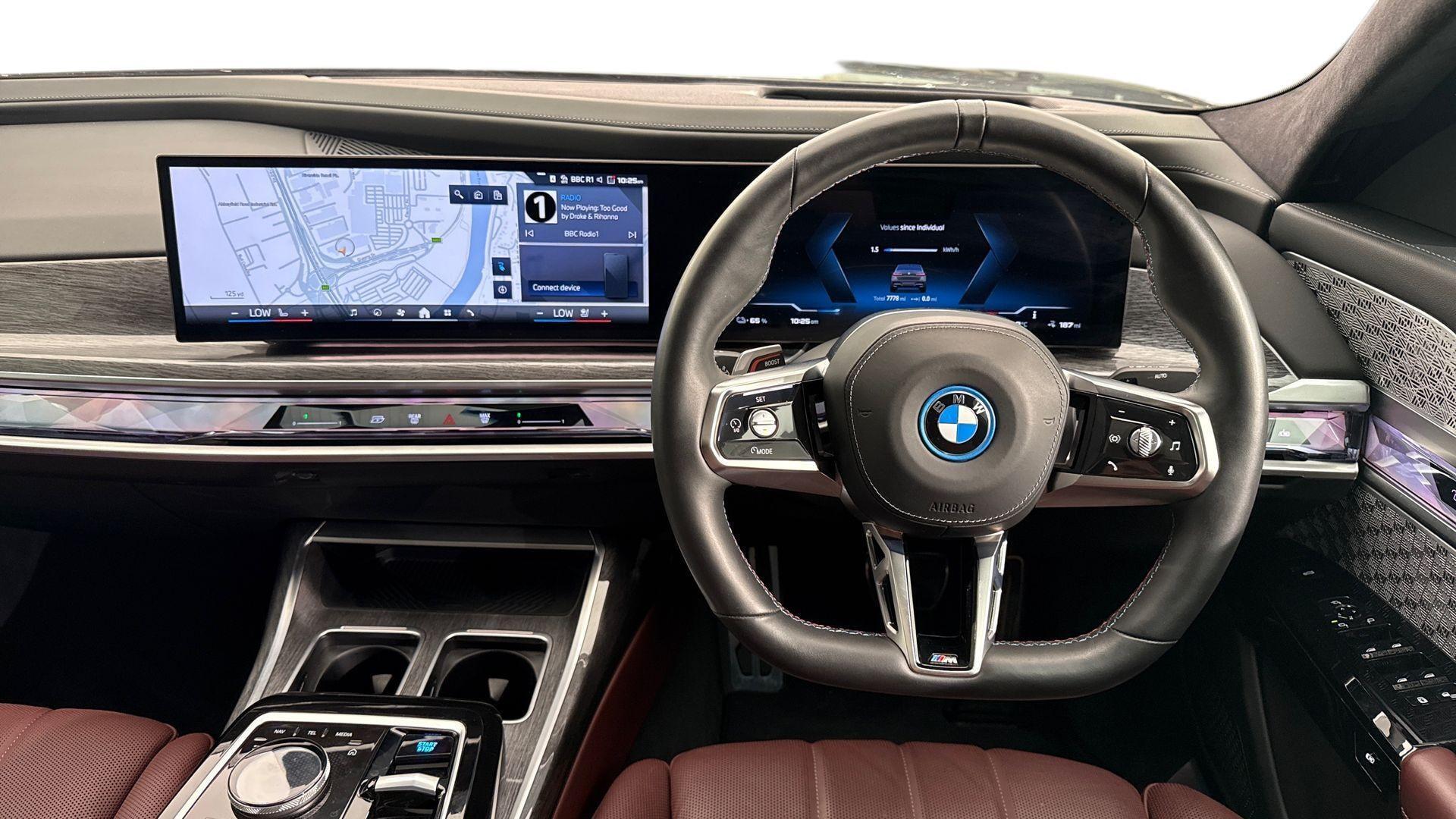 BMW I7 view 5