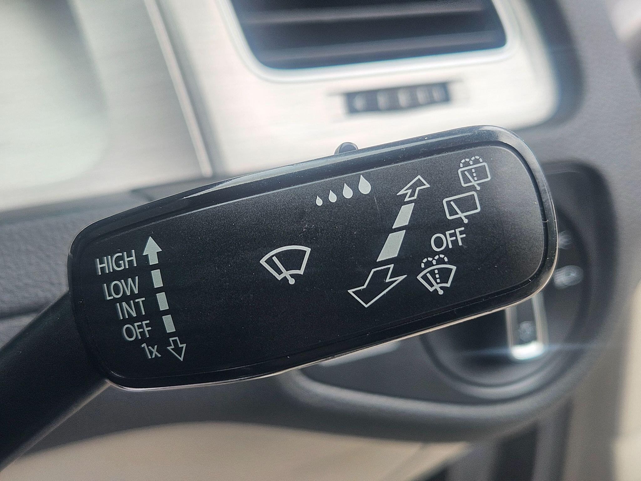 2015 Volkswagen Golf image 37