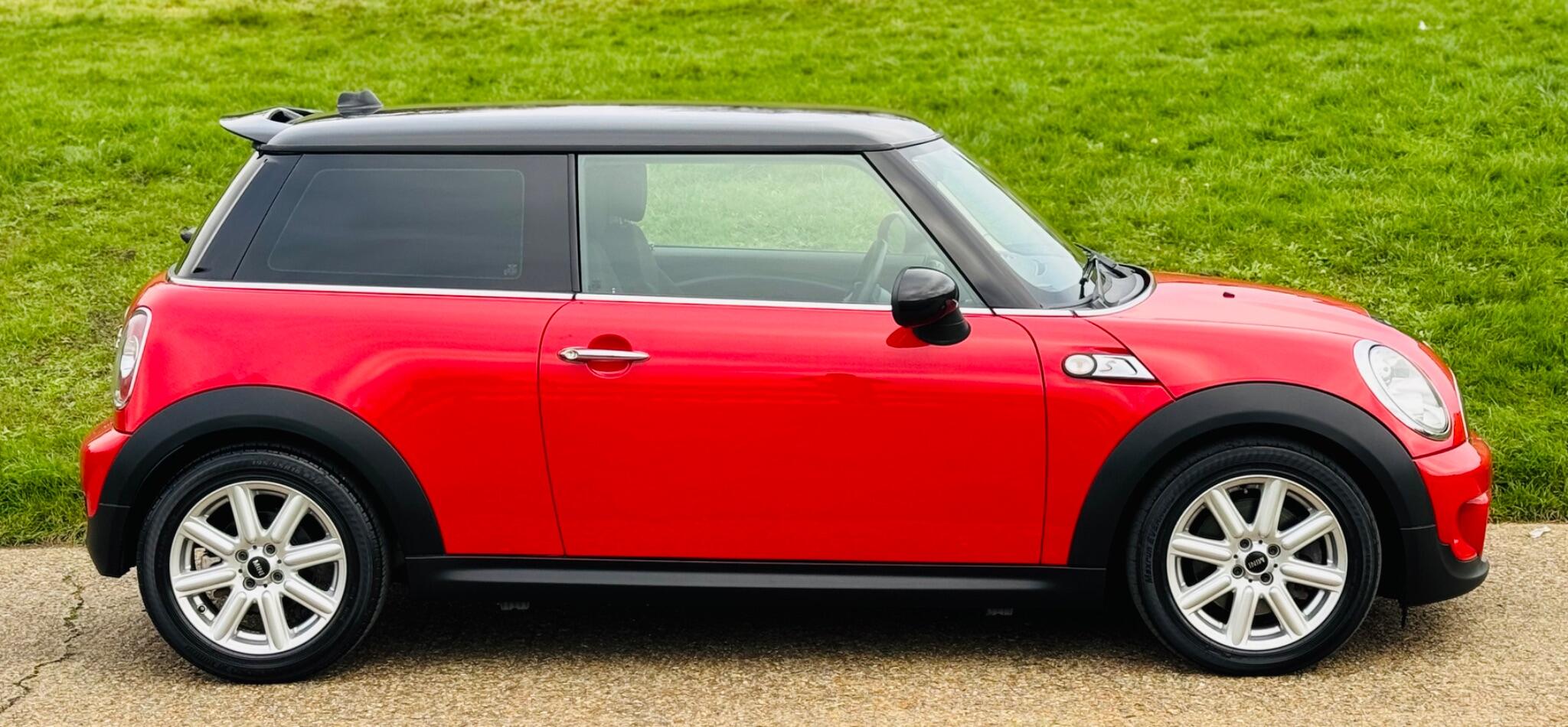 2013 MINI Hatch image 10