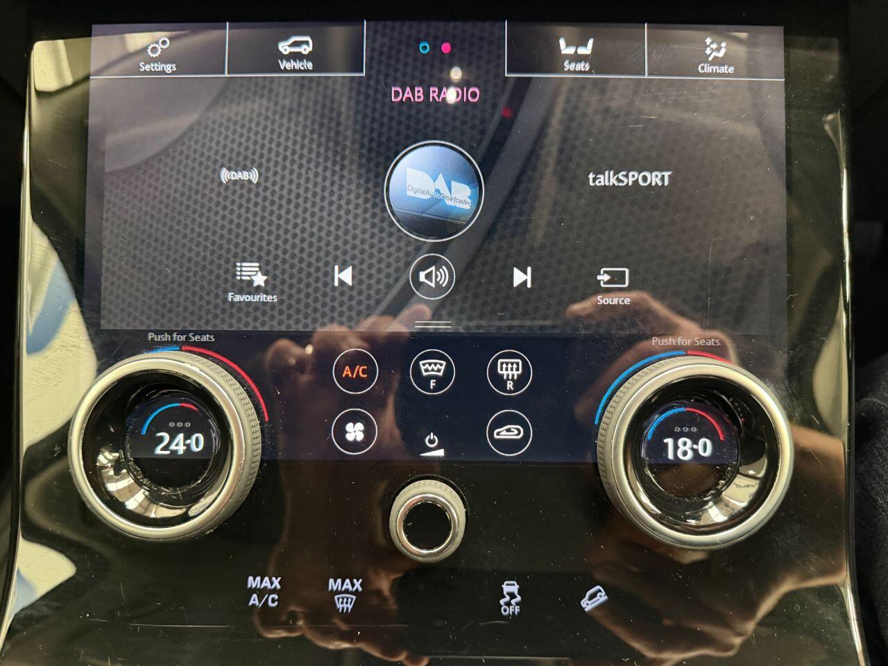 Land Rover Range Rover Velar view 38