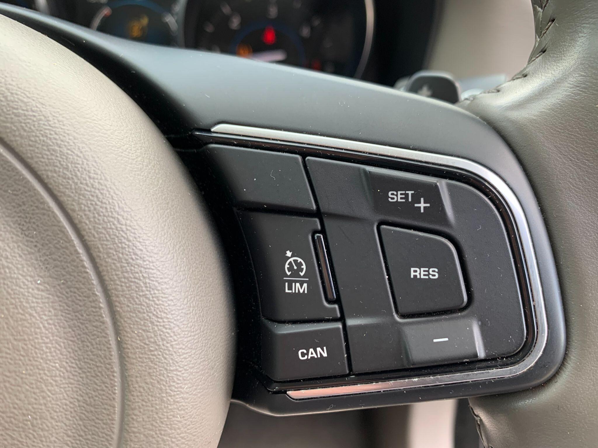 Jaguar XF view 44