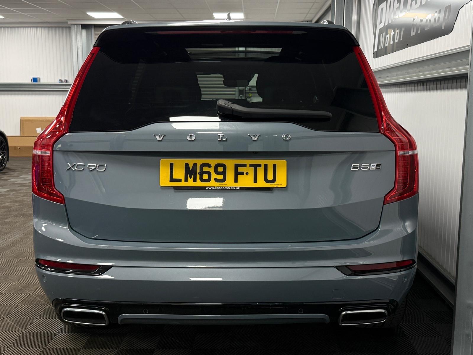 Volvo XC90 view 11