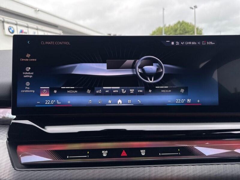 BMW 5 Series view 32