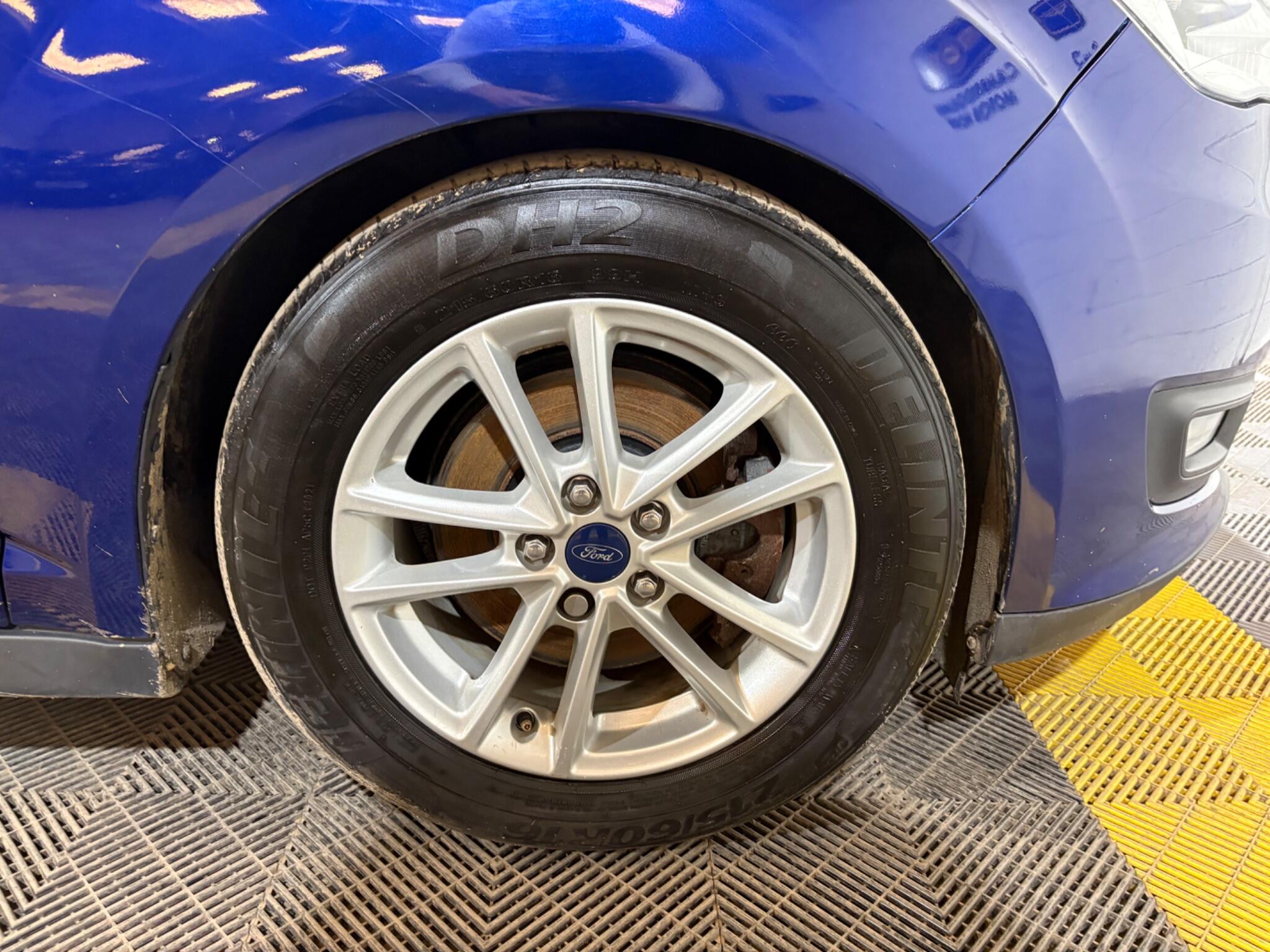 Ford Grand C-Max view 15