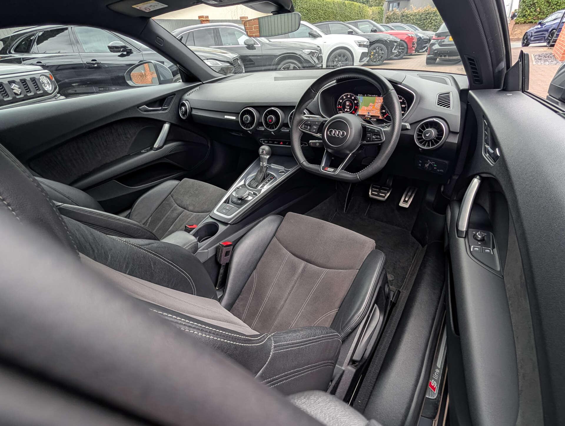 Audi TT view 20