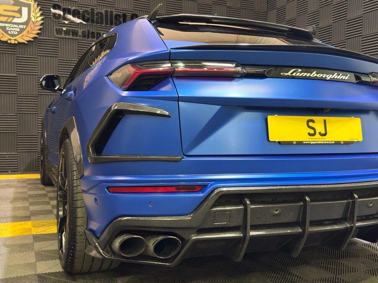 Lamborghini Urus view 31