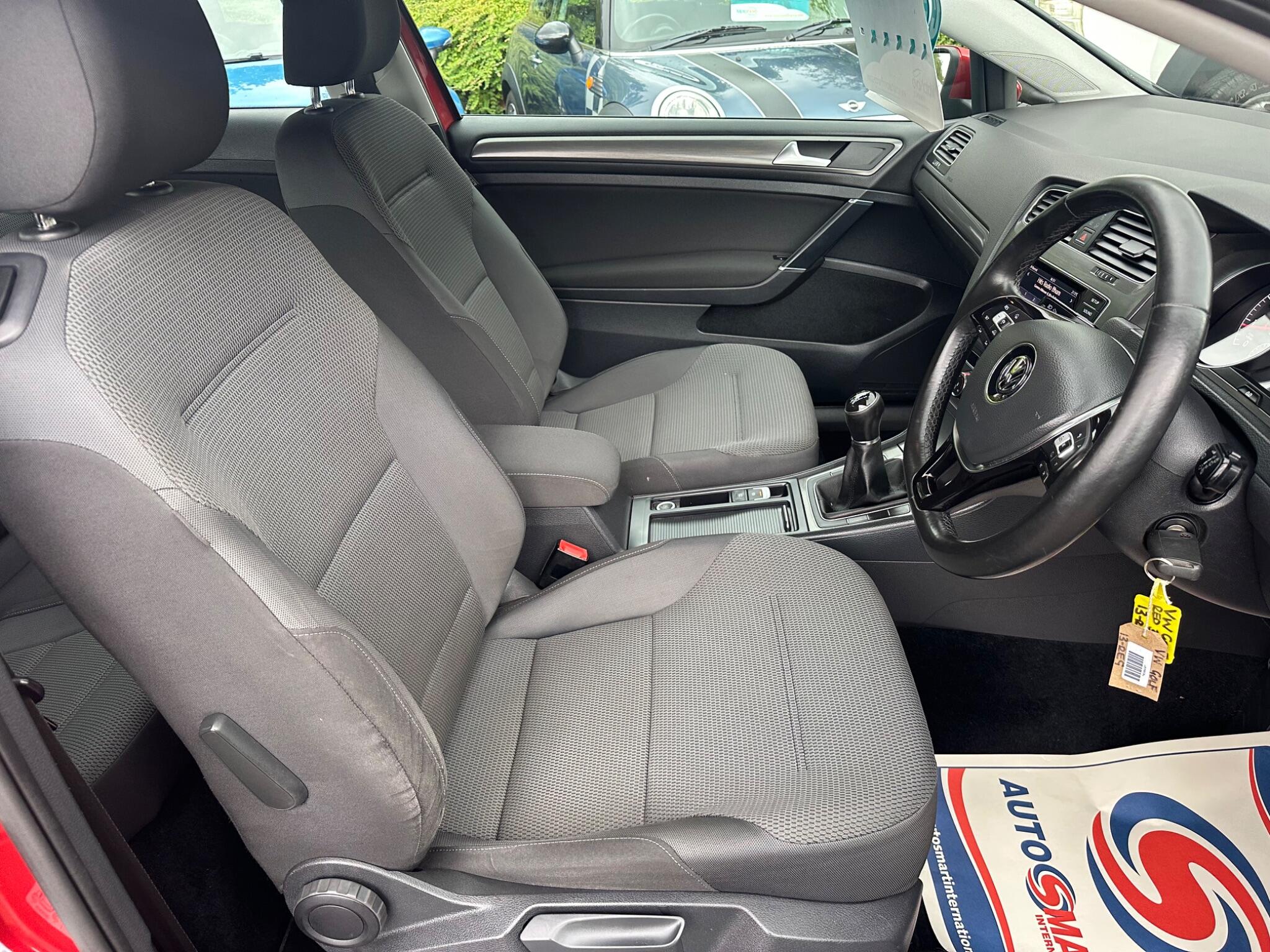 Volkswagen Golf view 23