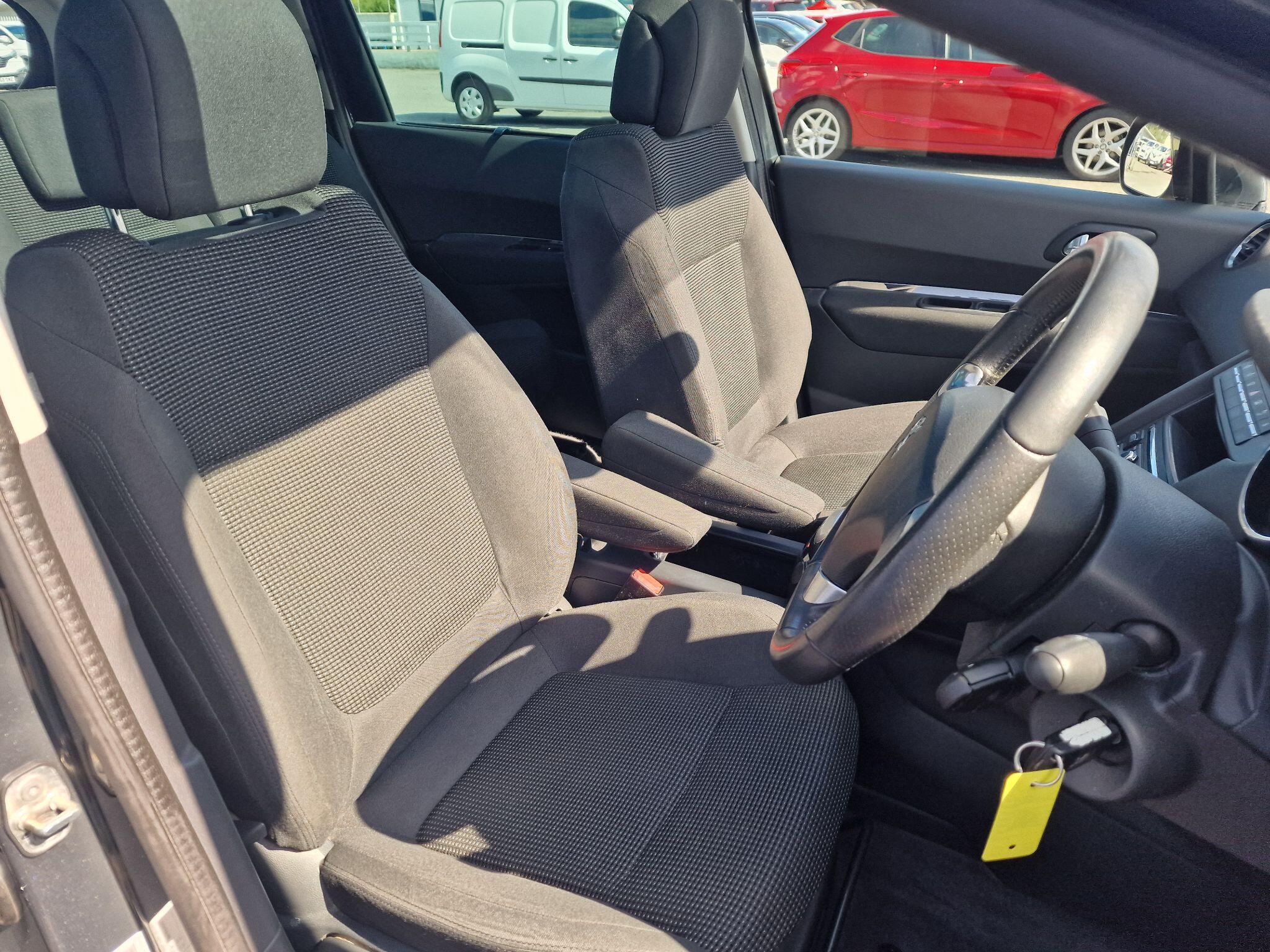 Peugeot 5008 view 28