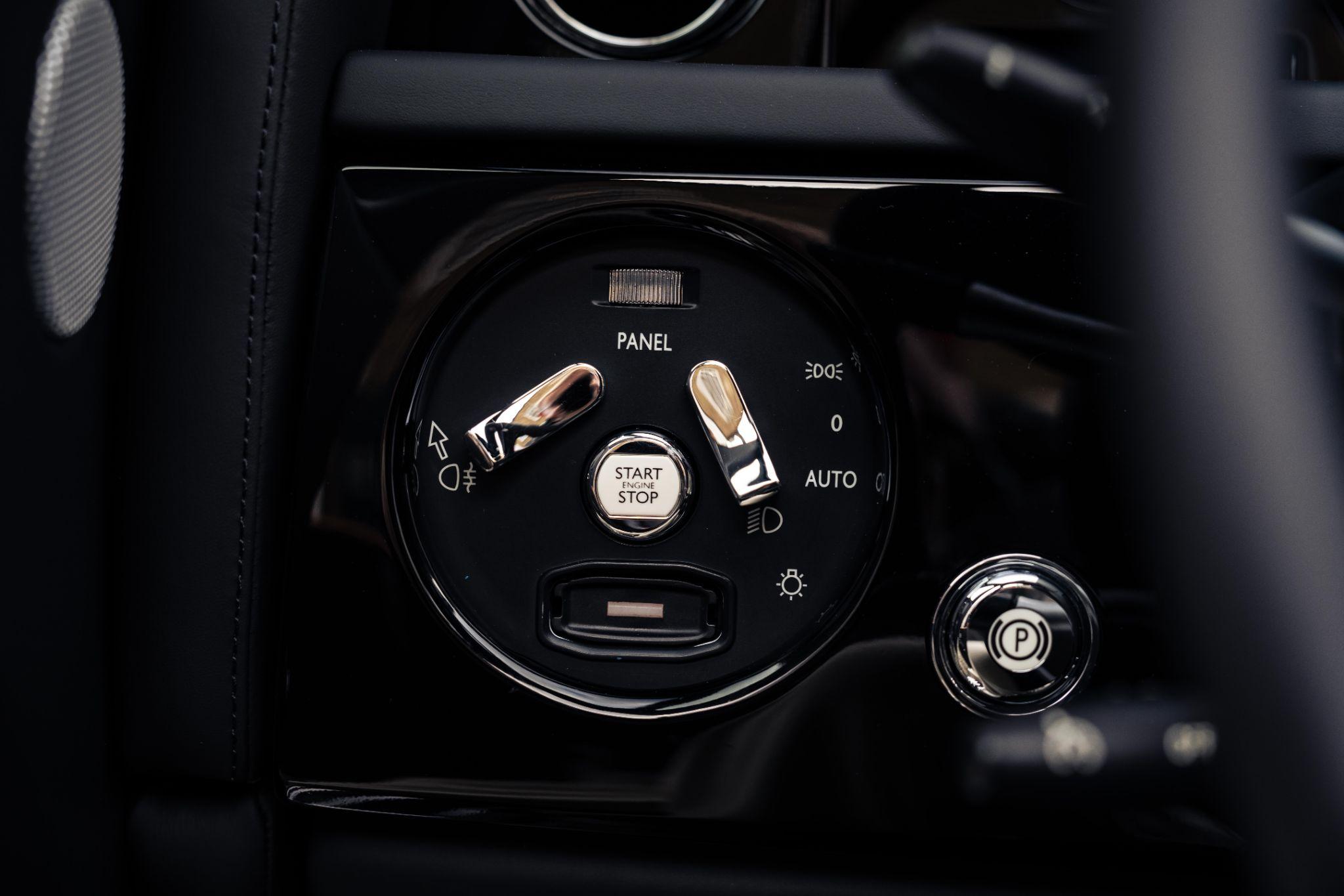 Rolls-Royce Phantom view 36