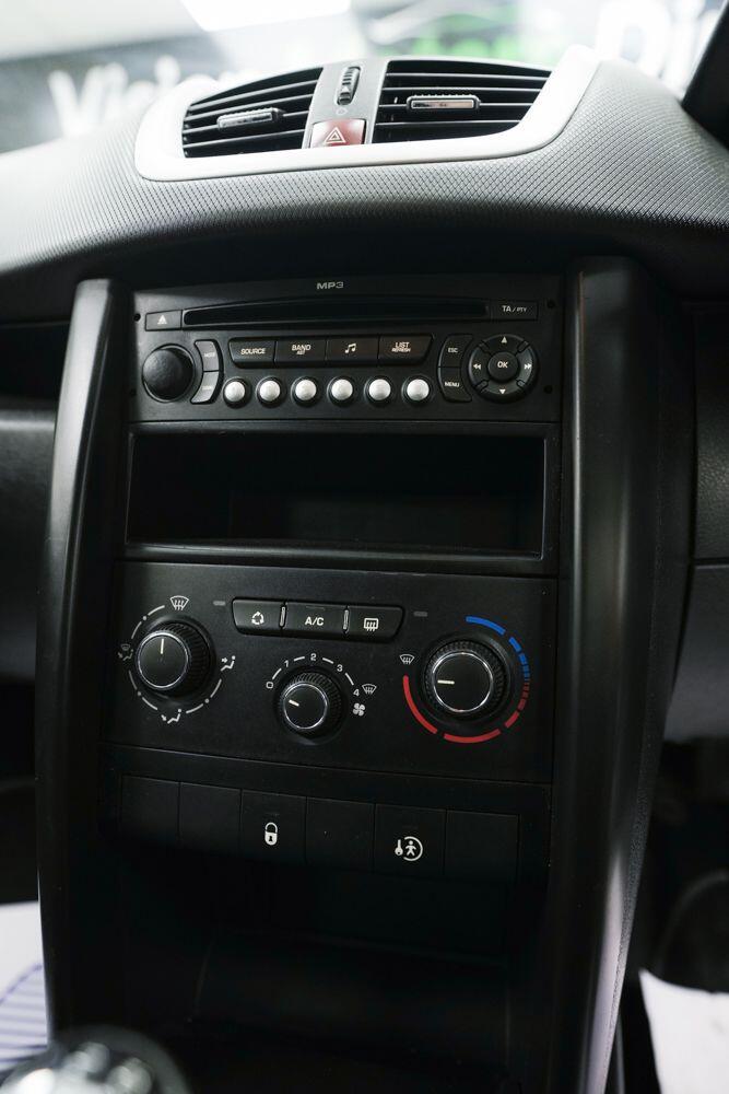 Peugeot 207 view 17