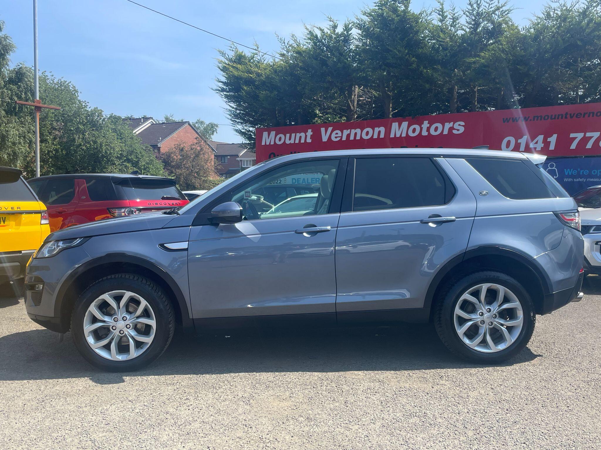 Land Rover Discovery Sport view 8