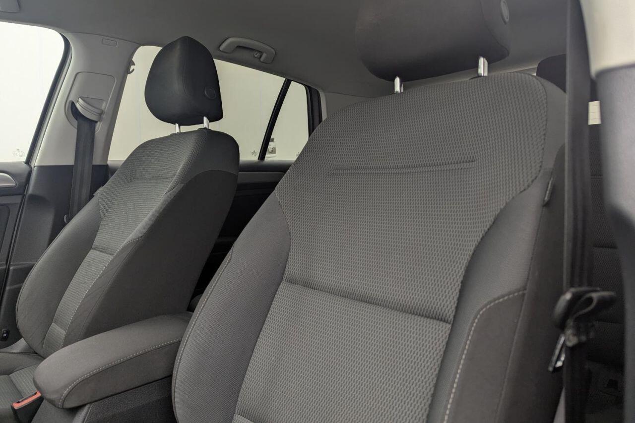 Volkswagen Golf view 26
