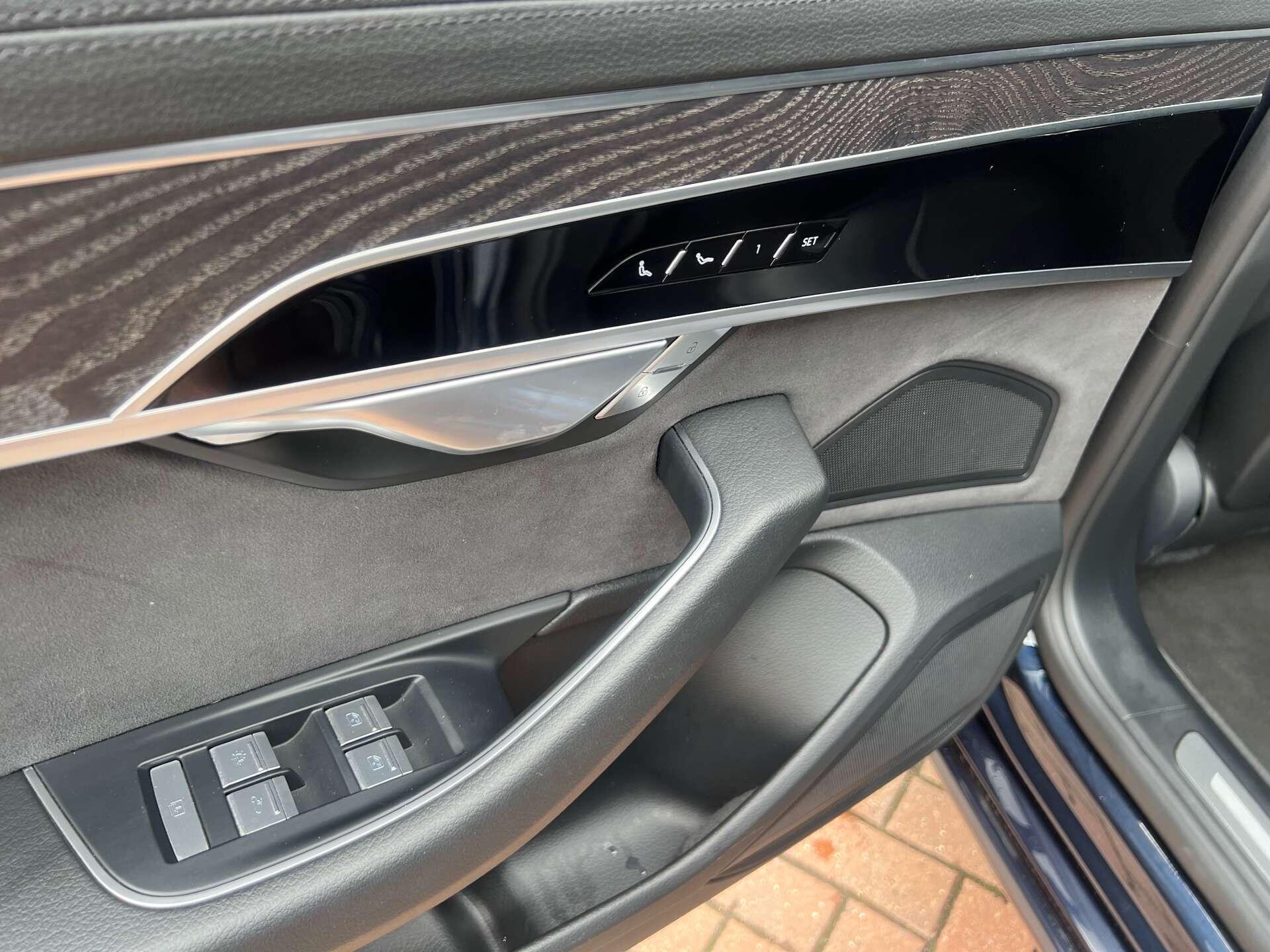 Audi A8 view 50