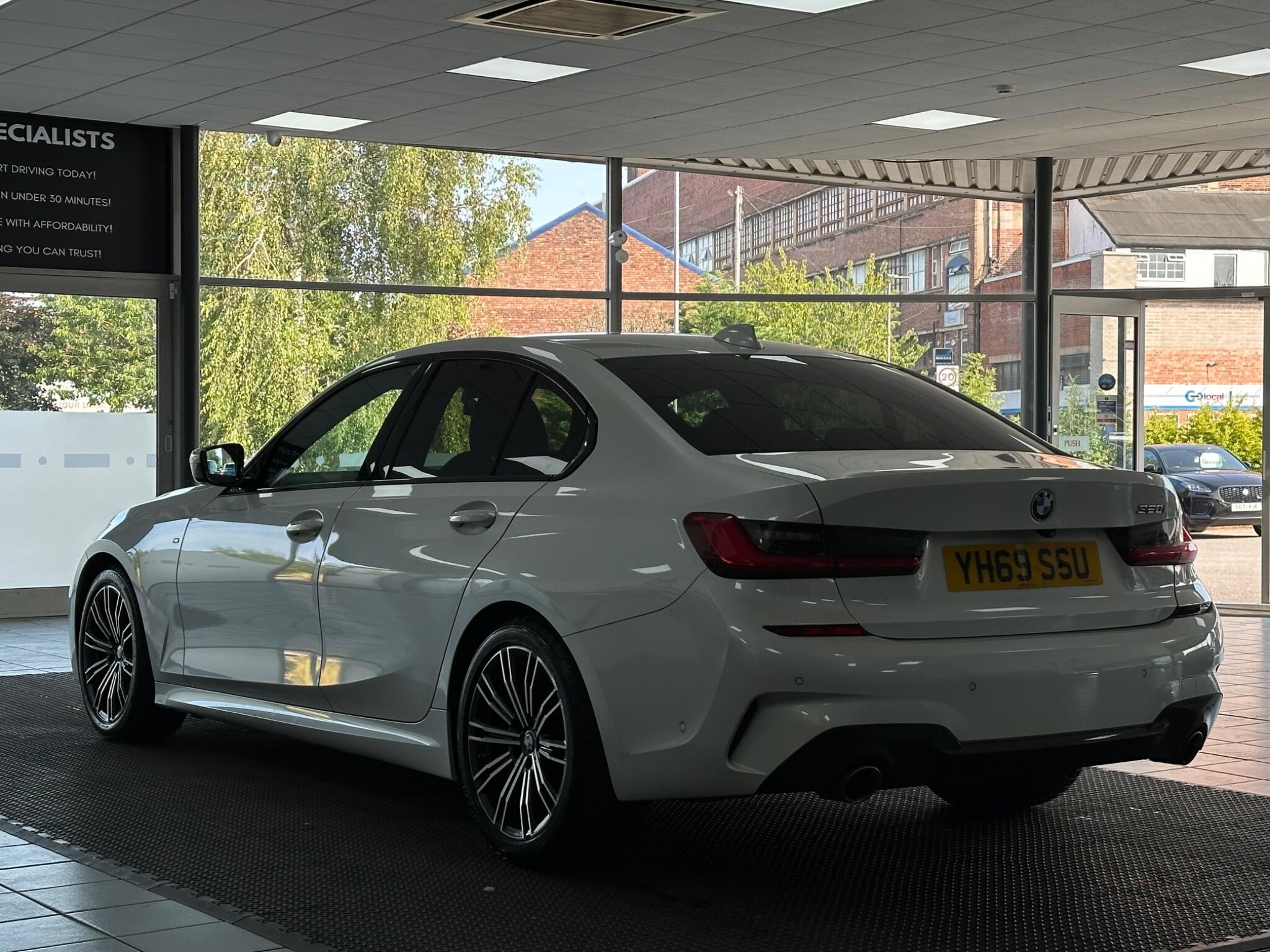 BMW 3 Series view 11