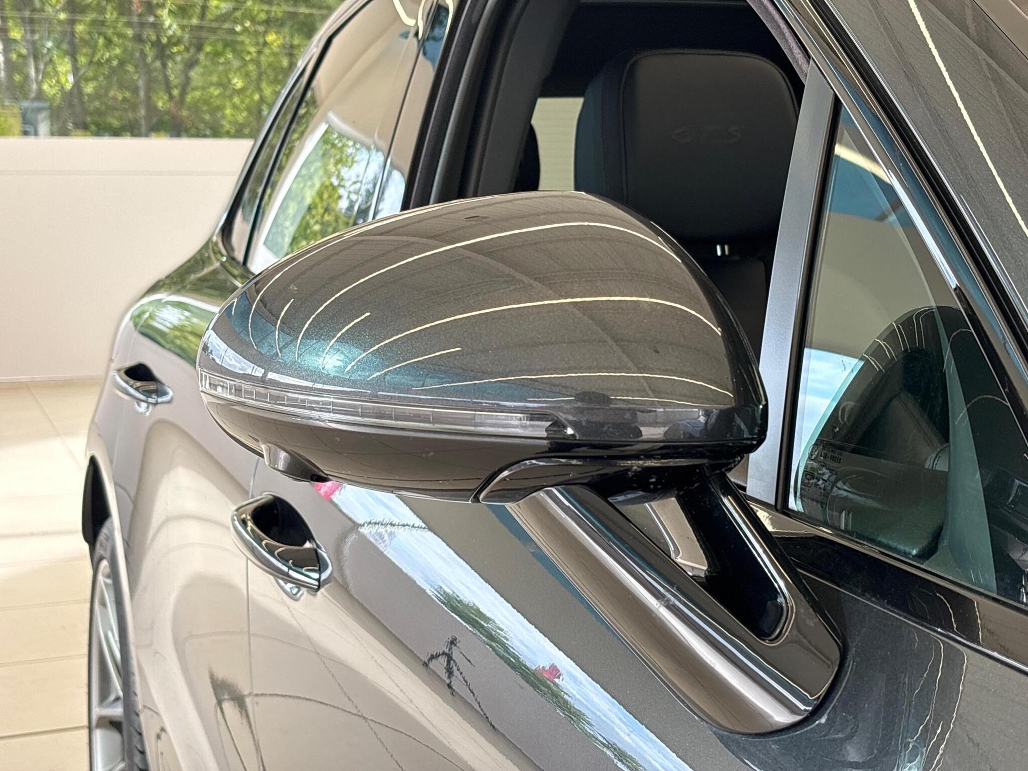 Porsche Macan view 21