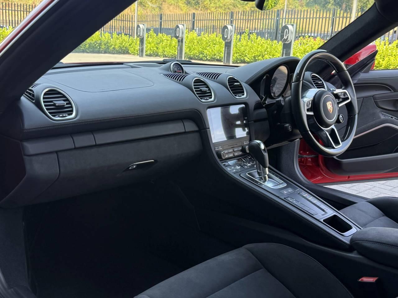 Porsche Cayman view 15