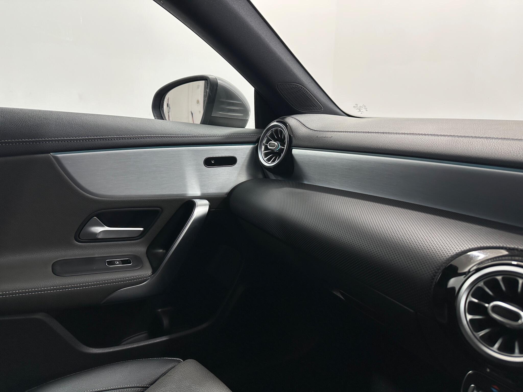 Mercedes-Benz Cla view 28