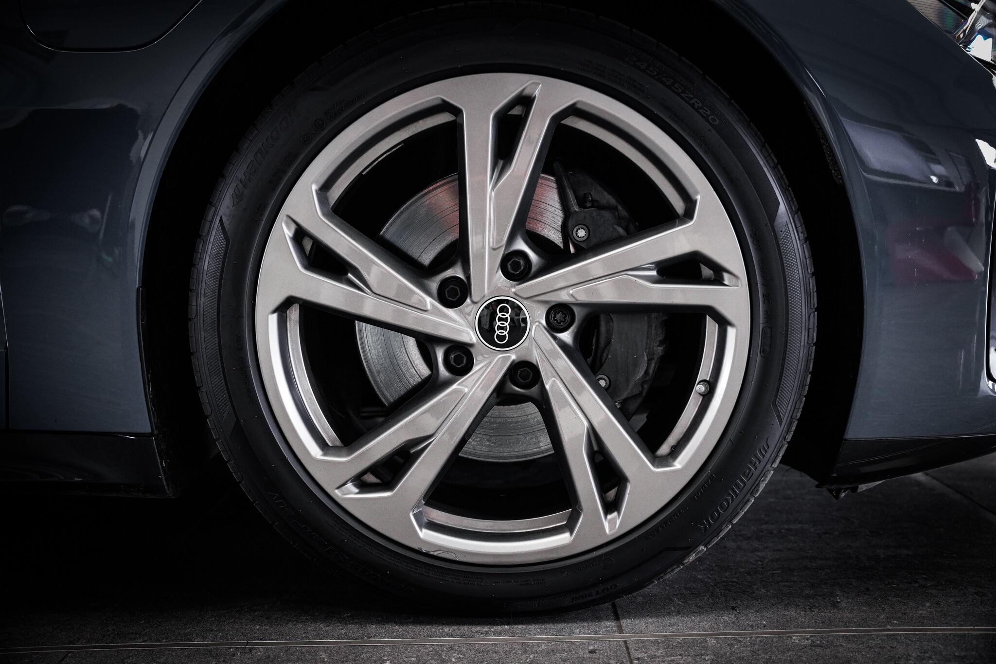 Audi e-tron GT view 27