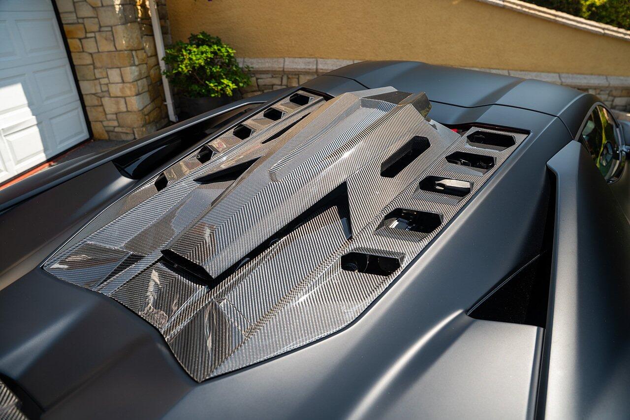 Lamborghini Revuelto view 11