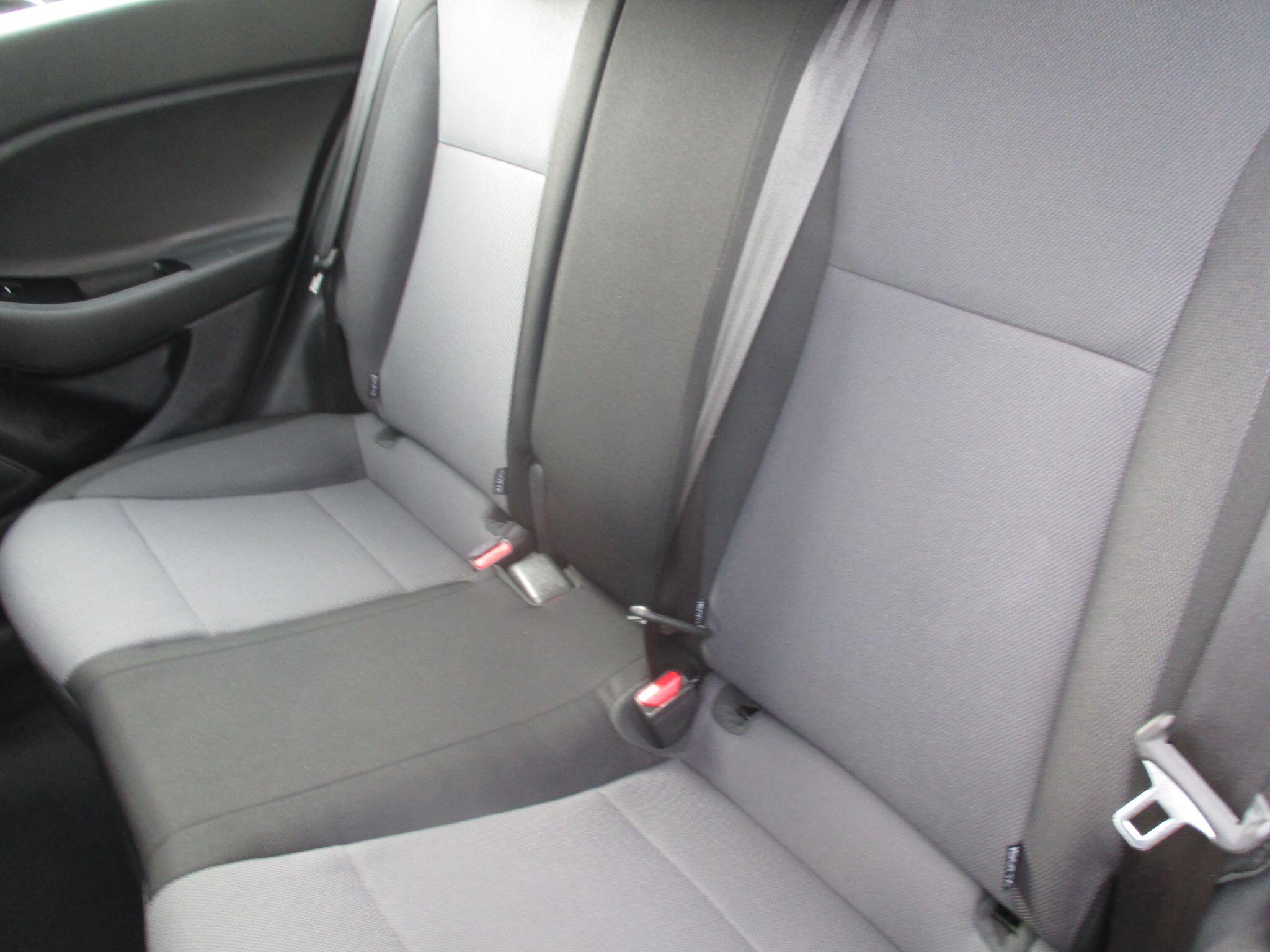 Hyundai i20 view 32