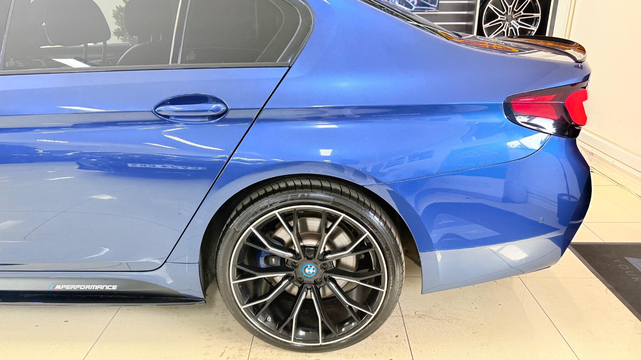 BMW 5 Series view 36