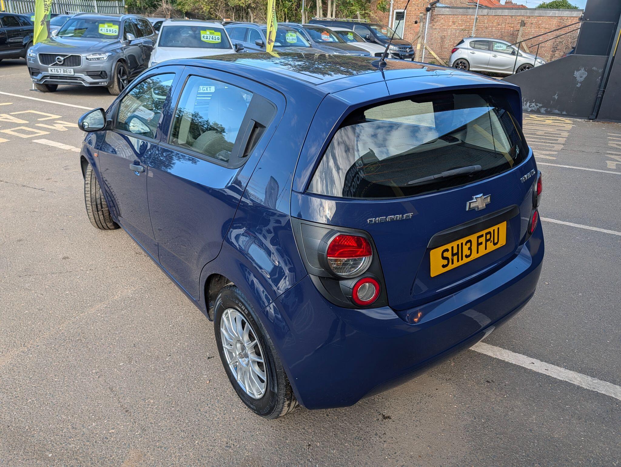 Chevrolet Aveo view 3