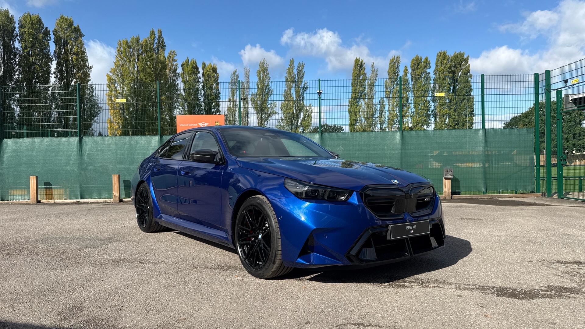 BMW M5 view 24