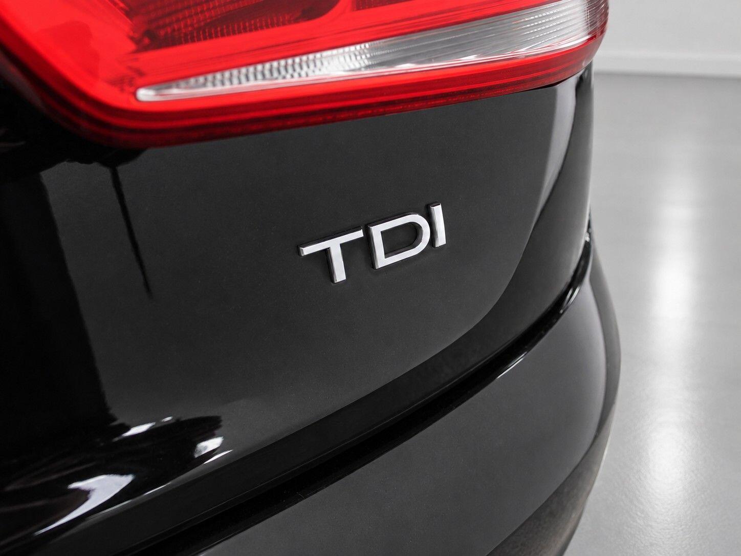 Audi Q3 view 18