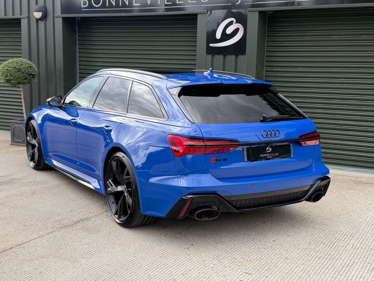 Audi RS6 Avant view 3