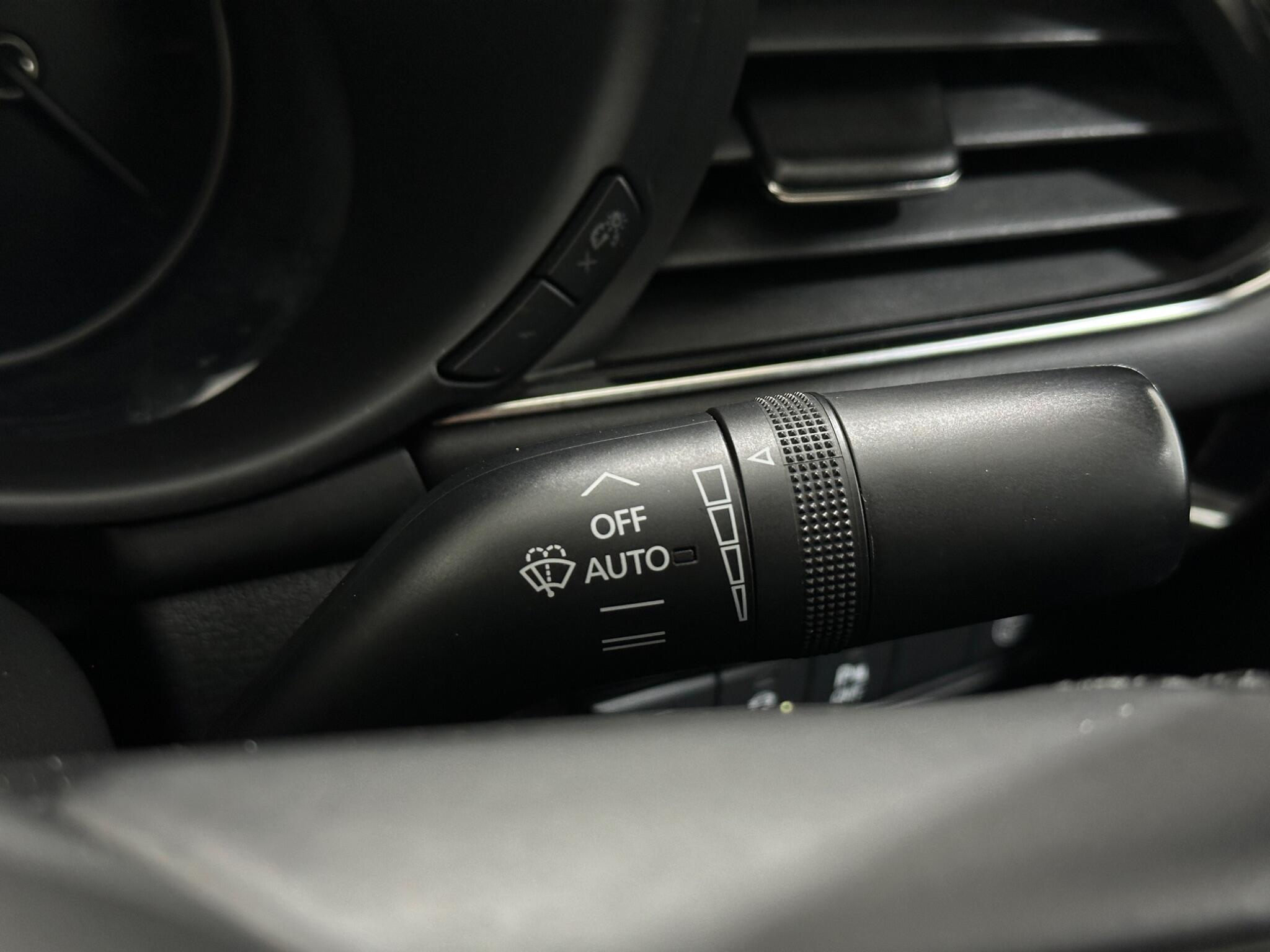 Mazda Mazda3 view 16