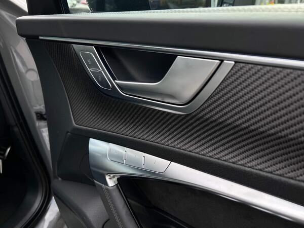 Audi RS6 Avant view 50