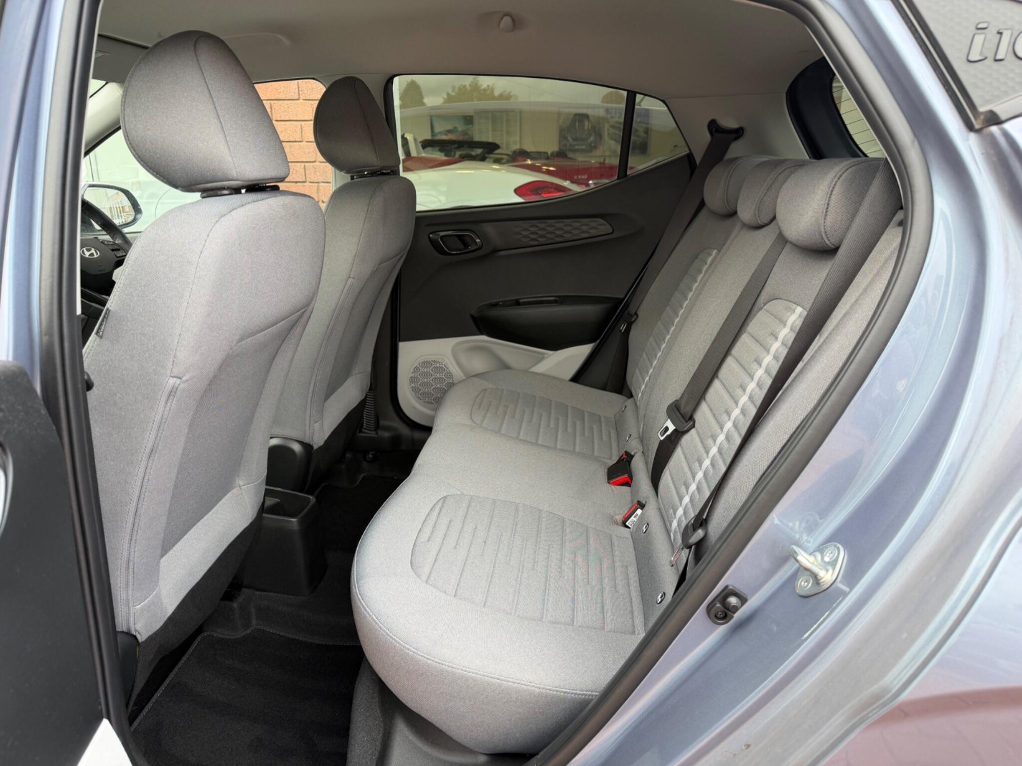 Hyundai i10 view 31