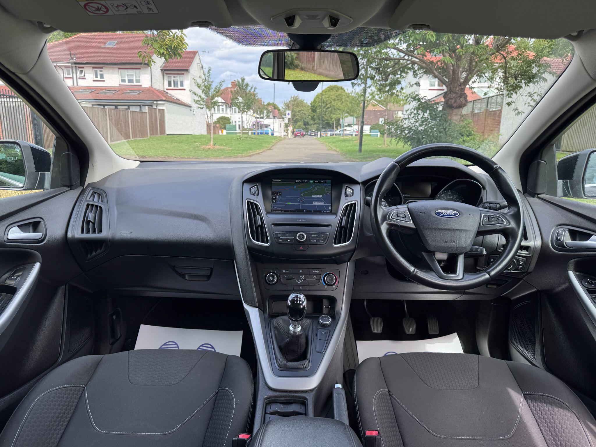 2016 Ford Focus image 12