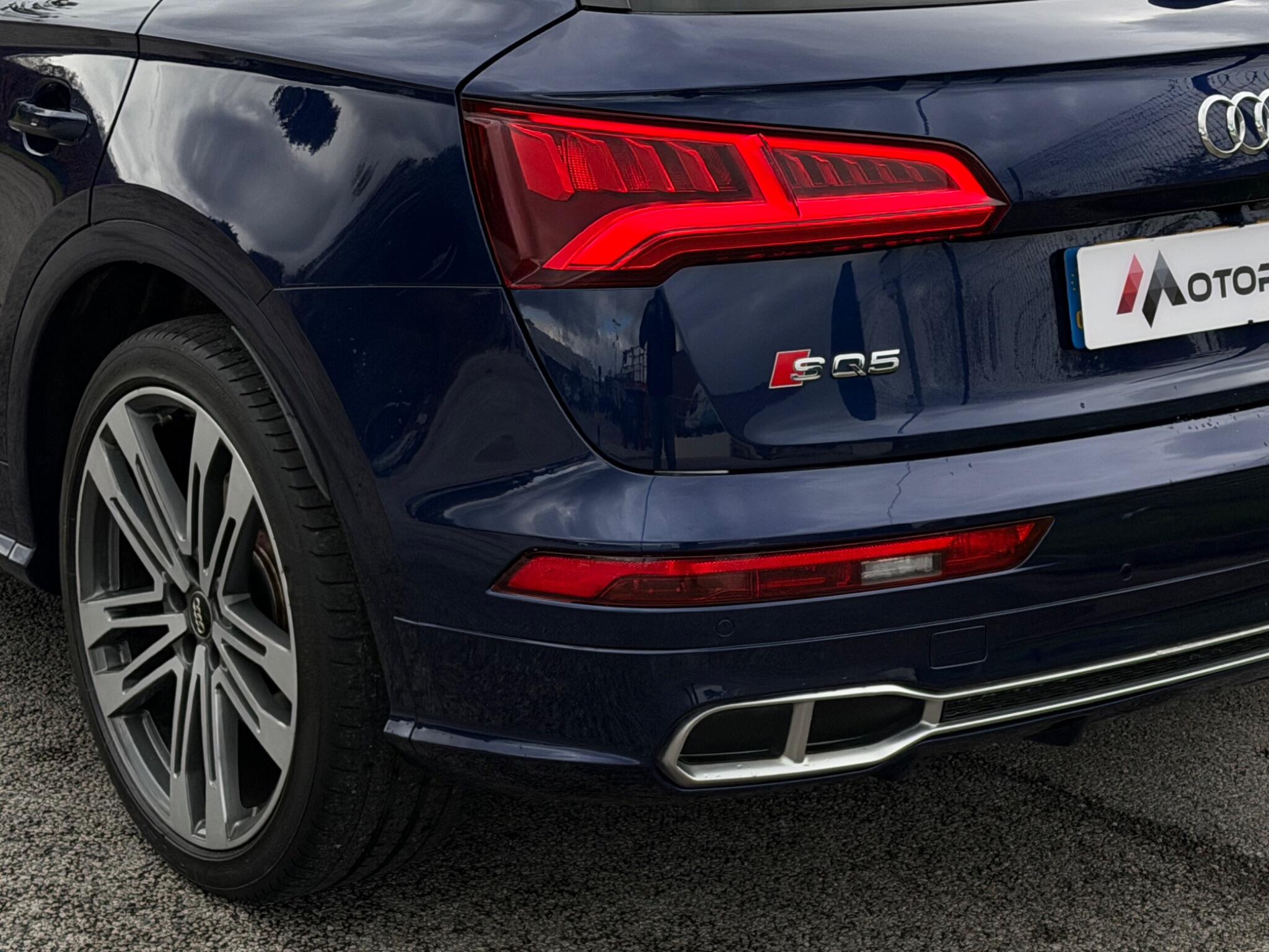Audi SQ5 view 17