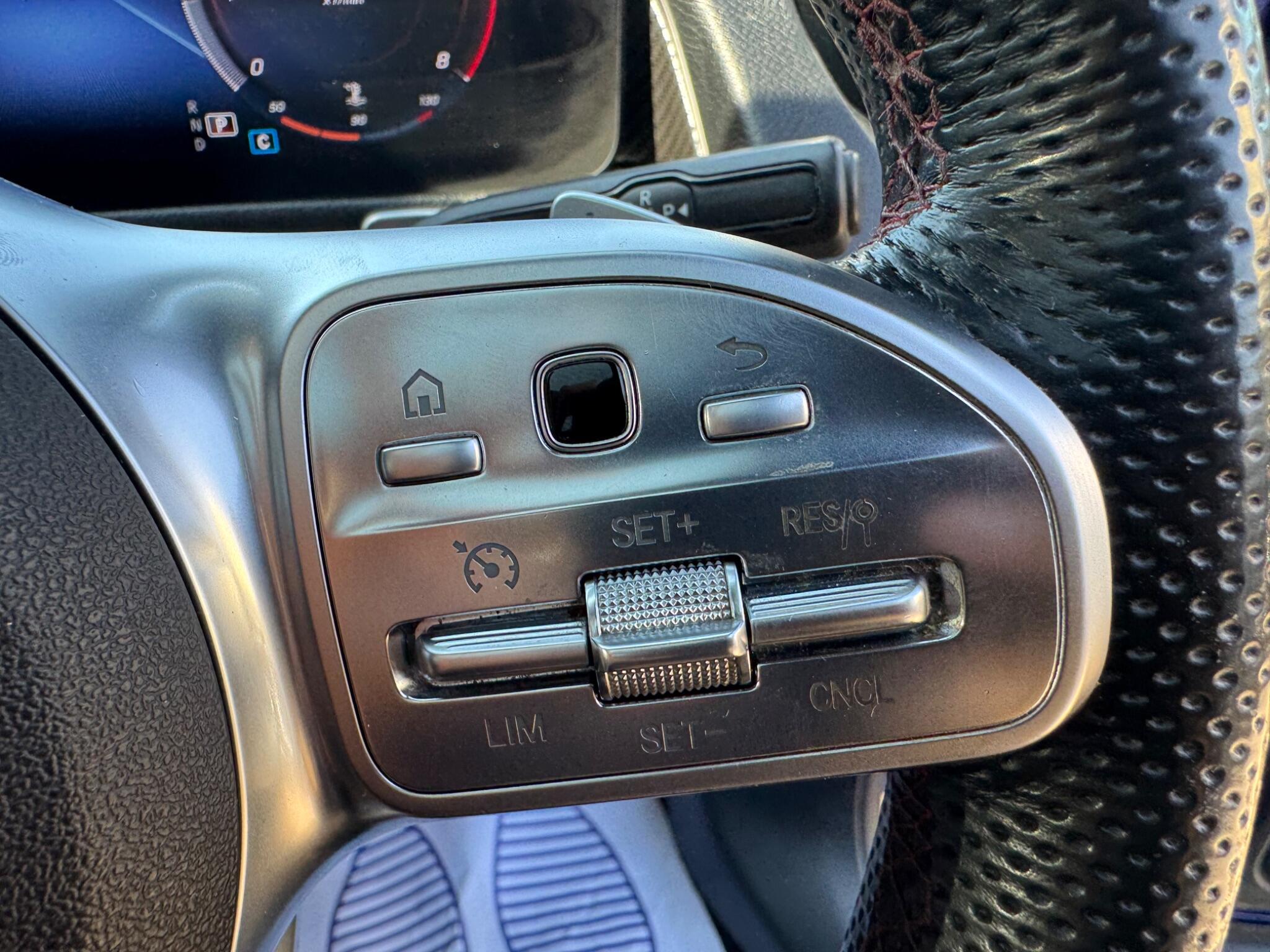 Mercedes-Benz GLB view 24