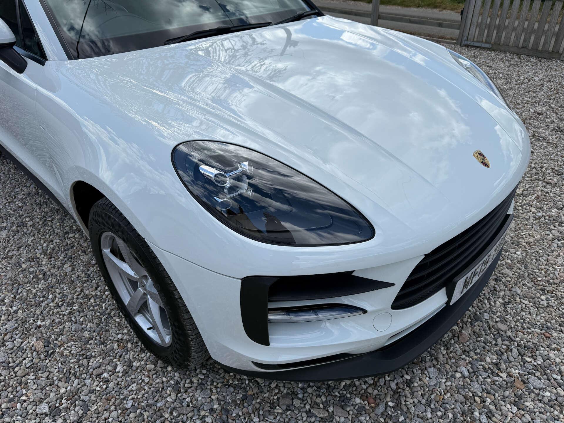 Porsche Macan view 12