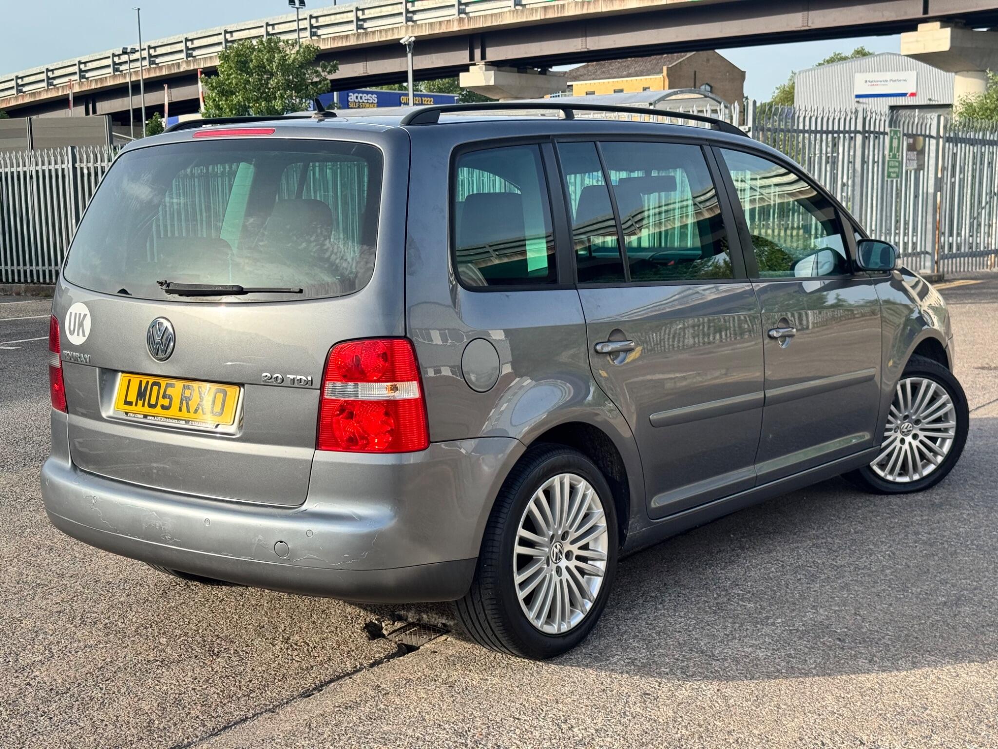 Volkswagen Touran view 16