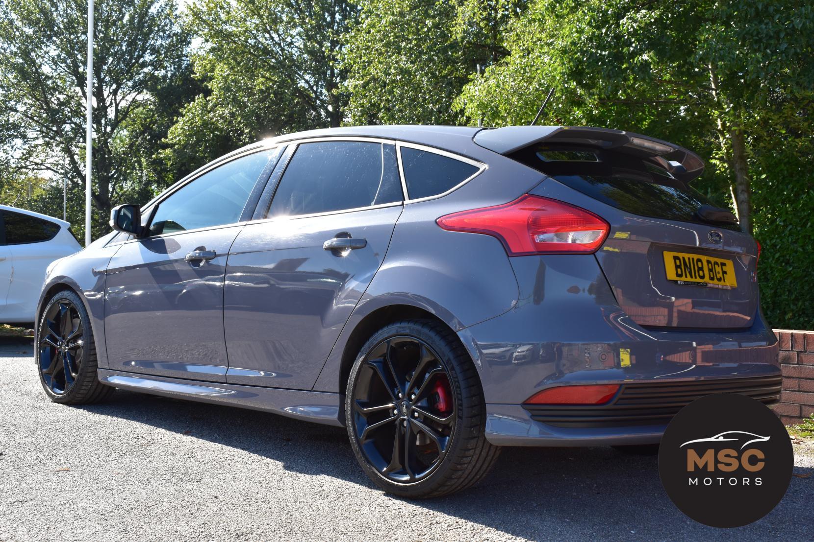 Ford Focus view 12