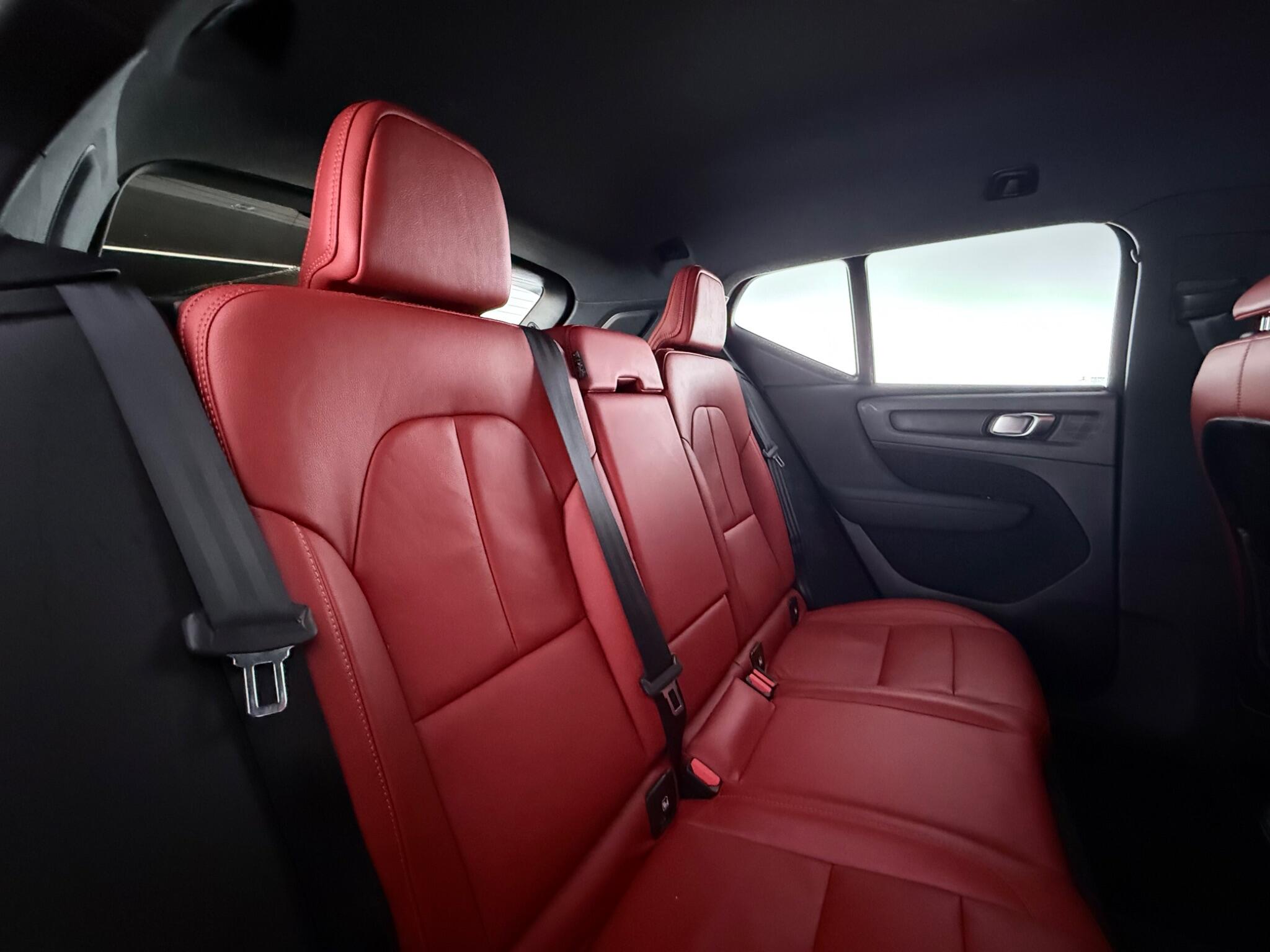 Volvo XC40 view 29